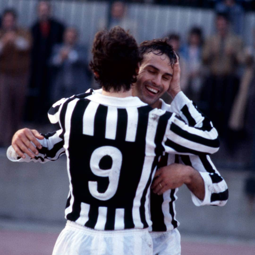 ユヴェントスFCさんのインスタグラム写真 - (ユヴェントスFCInstagram)「Farewell Paolo.   What sad news this morning.  Paolo Rossi, “Pablito” has passed away: for the entire nation, he was the man of an unforgettable Mundial, and for us, he was so much more.    Paolo is an entire generation of Juventus players who cheered with him, in front of televisions that, month after month, turned into colour. But our wonderful joys continued to be in black and white.   If you take a deep dive into your childhood room, or in your attics, you will probably find a poster of that incredible Juve.    He was a Bianconero (in the youth teams, with three appearances in the Italian Cup) already from 1973 to 1975, but the "real" Juventus adventure began again in 1981, even if inevitably, that season saw him on the field only three times in Serie A. Those three times however, were enough to make him (and Mister Bearzot) mature that vision that lead him to Spain, where he became the protagonist with incredible goals in incredible matches, and of course, where he returned home with a World Cup that no one will ever forget. And at the end of 1982, he lifted the trophy fit for only the strongest footballers on the planet, the Golden Ball. He was a natural goalscorer and could score in any method: headers, with quick feet, and sudden insertions.   Paolo scored in every way, making the most of his physical appearance. “Beware of Rossi”, the goalkeeper would say, and when you, the defender, turned around, he had already scored.   Forty-four was the total number of goals he scored in his wonderful Juventus period: goals thanks to which Pablito and Juve in those seasons brought home two Scudetti, an Italian Cup and three European laurels, the Cup Winners' Cup, the European Super Cup and the Champions League.   If you have found that poster of that magnificent Juve, open it, and admire it in a special way that the guy with the number nine on his shoulders would do. Because few are born like him.   Goodbye, Pablito.」12月10日 20時21分 - juventus