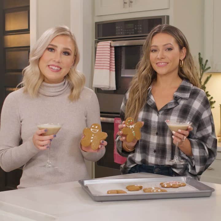 Maddie & Taeのインスタグラム：「Nothing like gingerbread cocktails and cookies to ring in the holidays! Link in bio to see the full episode.」