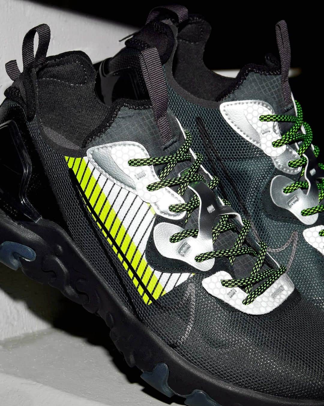 FOOTASYLUMさんのインスタグラム写真 - (FOOTASYLUMInstagram)「You gotta react quick to cop these. ⚡️  Pick up the @Nikesportswear React Vision PRM 3M in in Anthracite, Volt and Black colourway when you next shop online!  #Footasylum #Nike #ReactVision」12月11日 2時01分 - footasylum