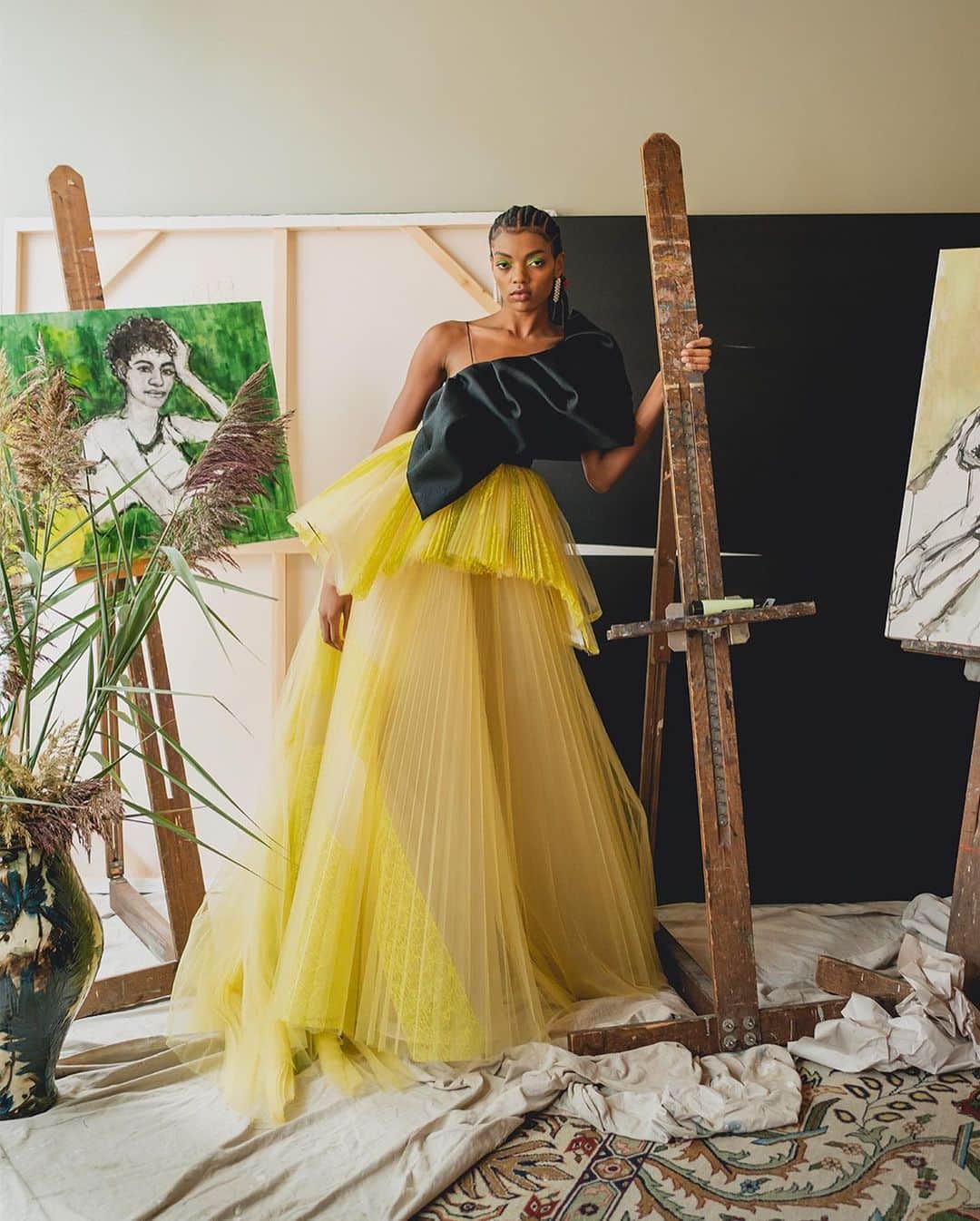 Fashion Weekさんのインスタグラム写真 - (Fashion WeekInstagram)「The color(s) of year from @pantone: ultimate gray and illuminating (yellow). Swipe to see how yellow trended at @nyfw in September.  Photo credits: @jasonwu captured by @_janekim; @bronxandbanco captured by @donstahl; @collinastrada and @bibhumohapatra images provided by the designers.」12月11日 2時02分 - fashionweek