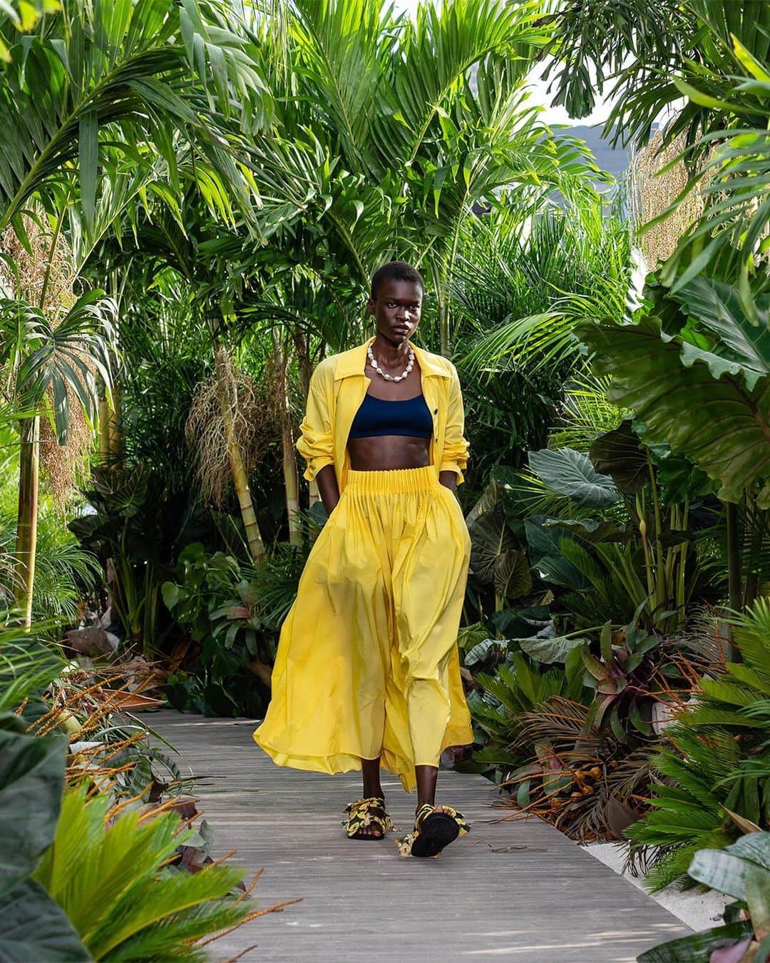 Fashion Weekのインスタグラム：「The color(s) of year from @pantone: ultimate gray and illuminating (yellow). Swipe to see how yellow trended at @nyfw in September.  Photo credits: @jasonwu captured by @_janekim; @bronxandbanco captured by @donstahl; @collinastrada and @bibhumohapatra images provided by the designers.」