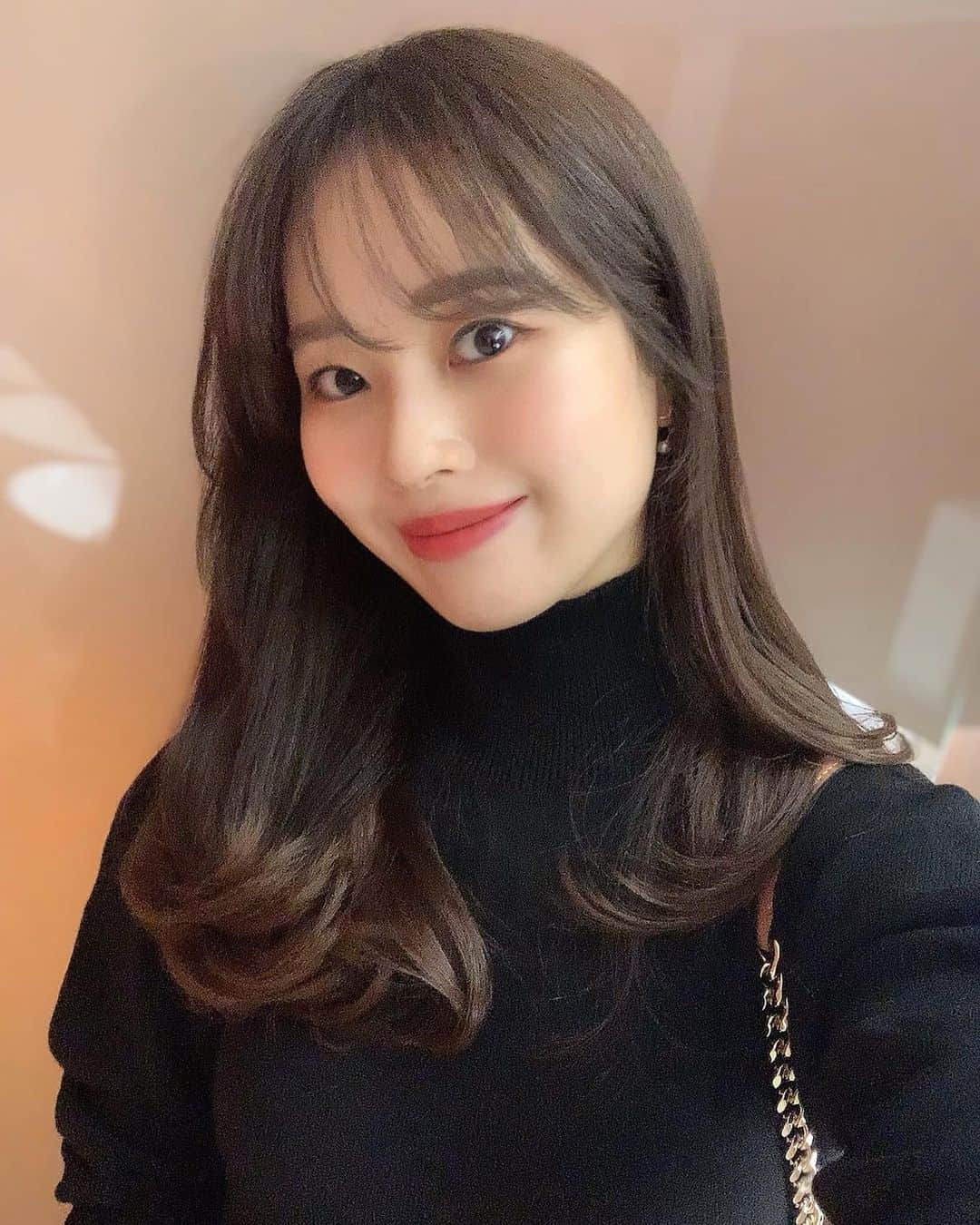 のインスタグラム：「💇🏻‍♀️🤍❄️」