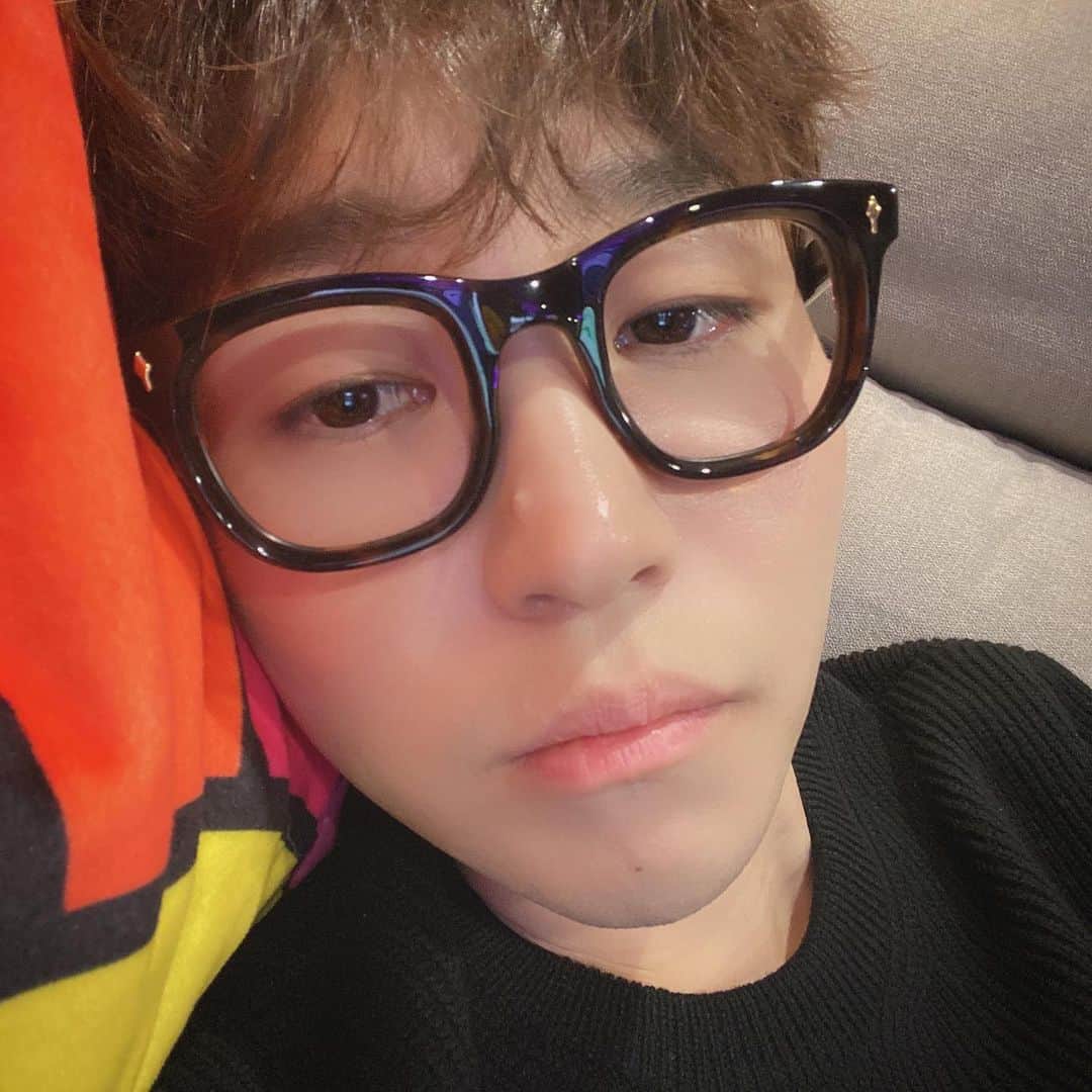 DINDINのインスタグラム：「나이 들수록 셀카 안 찍는다는 말에 급하게 한 장...📸 #딘딘 #이제곧 #31살 #셀카안찍을나이 #아저씨」