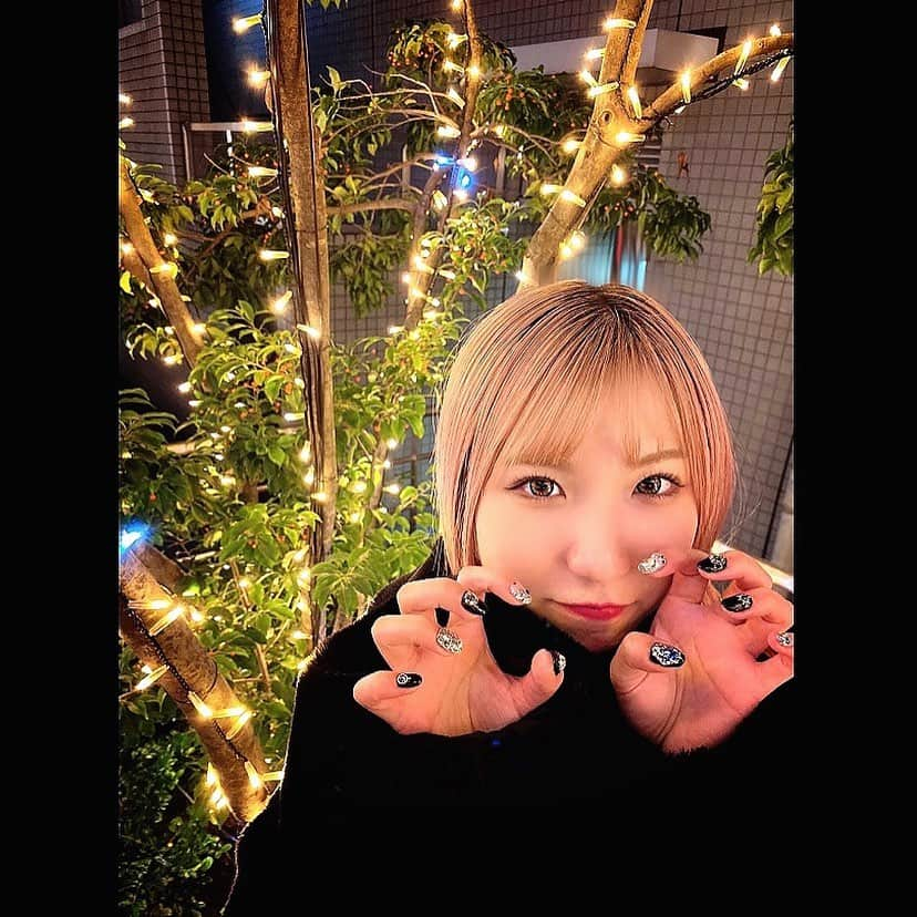 MAYU（吉田真悠）さんのインスタグラム写真 - (MAYU（吉田真悠）Instagram)「. イルミネーション！ 年末テンションアゲるために！爪も！ めちゃめちゃ自分好みに変えた！」12月10日 20時35分 - lgm_mayu_official