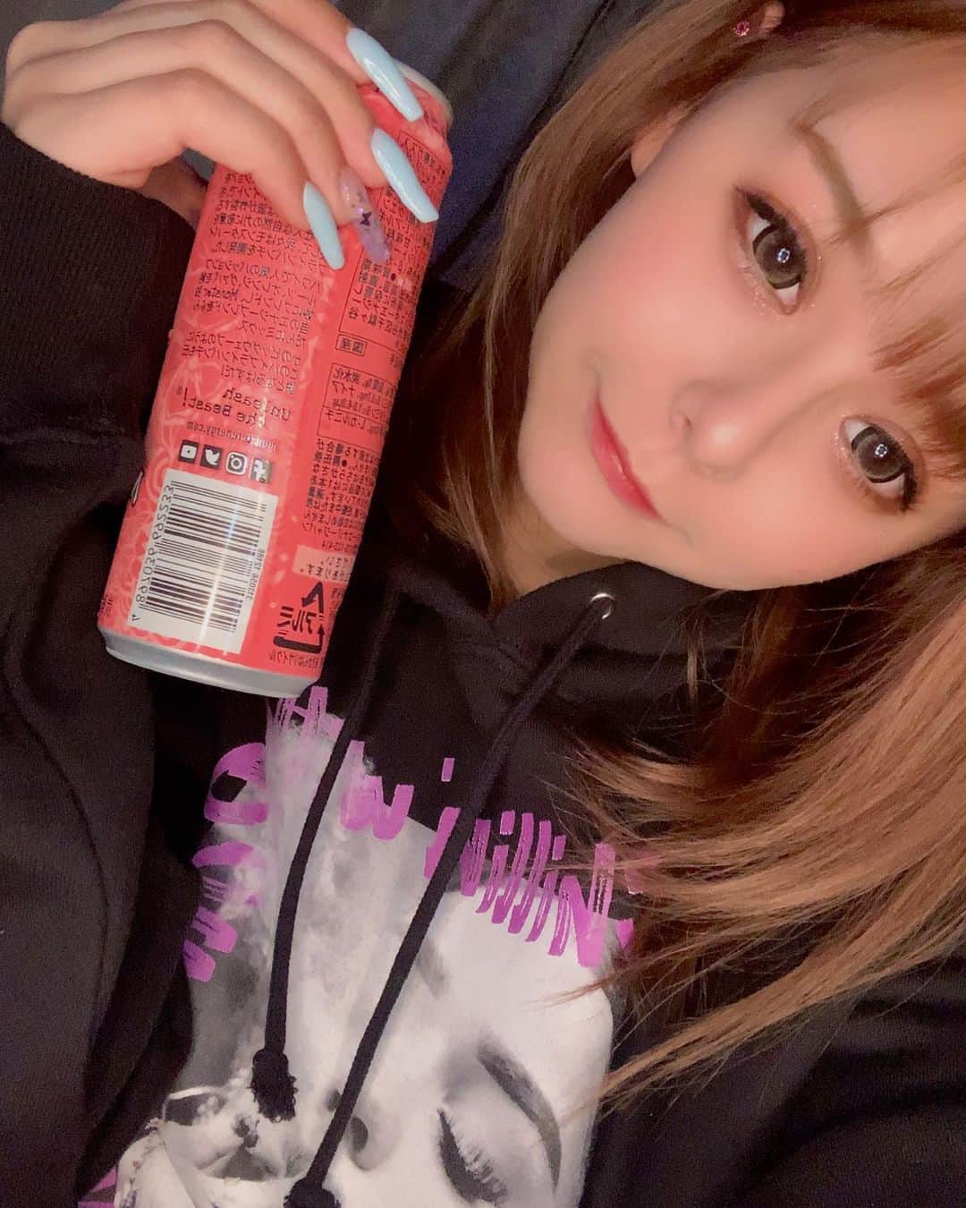 MIAのインスタグラム：「ピンモン美味しすぎて毎日水感覚で飲んでたけどめっちゃ太るらしいからしばらくやめる😠 . ピンクかわちい〜 💘💘 . . #キャバ嬢 #キャバクラ#ハーフ #歌舞伎町 #すすきの#ミナミ #中洲 #ダンサー  #ショーパブ  #プリティーウーマン」