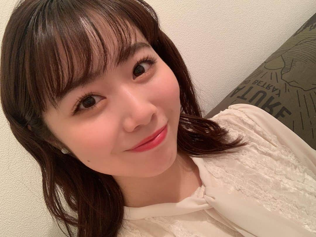 安藤咲良さんのインスタグラム写真 - (安藤咲良Instagram)「. お知らせです📢 セント・フォース所属アナウンサーの季節限定ボイスを聴くことができる「VOICE GACHA」に新しく冬限定ボイスを追加されています💕 . cent.FORCE Channel会員様なら一日一回チャレンジできるので、ぜひ引いてみてください！ 私の声だったよ〜って方がいれば ぜひ教えていただきたいです🥰✨ . . そして！！ 「2021年 直筆年賀状のプレゼント」抽選応募受付が cent.FORCE Channelにて スタートしました！ 一年あっという間に経ちましたね🥲 私も日頃の感謝を込めて年賀状書かせていただきました♪☺️  . スマホに直筆年賀状を画像としてダウンロードすることもできるので、 ぜひチェックしてみてください！ よろしくお願い致します✨✨   <応募受付期間> 2020年12月9日(水)19:00～2020年12月23日(水)23:59まで . #セントフォース　#セントフォースチャンネル　#centforce #centforcechannel」12月10日 20時40分 - sakura.ando