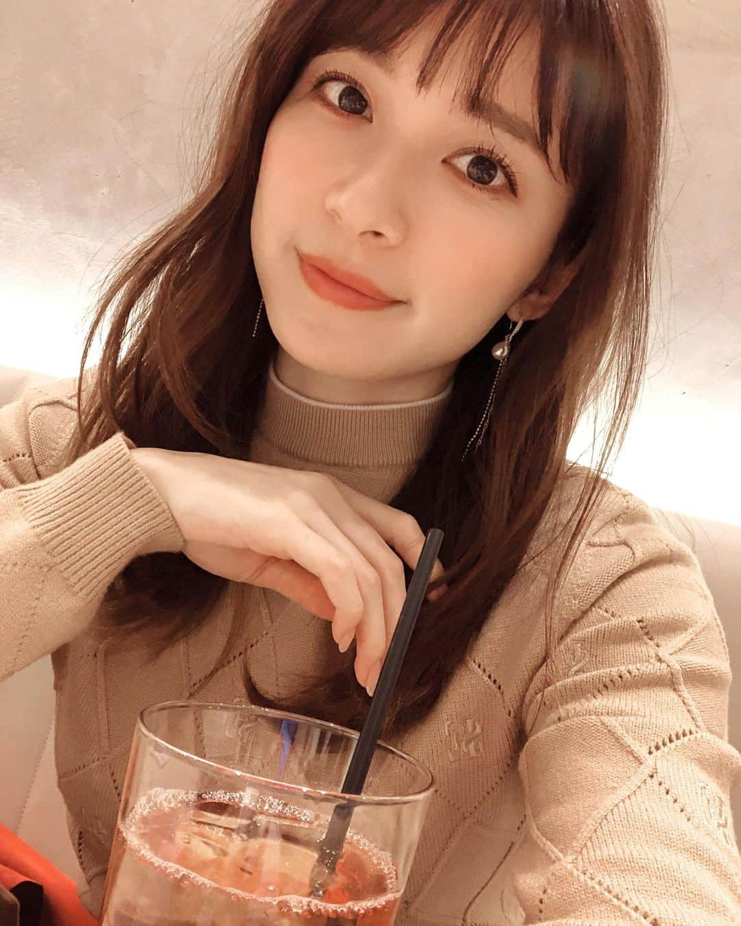 山本里菜さんのインスタグラム写真 - (山本里菜Instagram)「. オレンジメイク🧡💄 . . そろそろ年末の大掃除を始めないとですね💦🙇‍♀️🧹 もう始められてる方いますか？😳 . .  #メイク　#オレンジメイク #メイク好き #プチプラコスメ #プチプラ」12月10日 20時49分 - rinayamamoto_0622