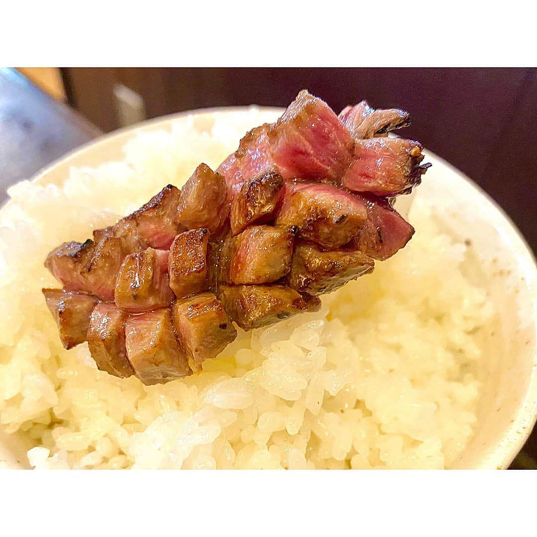 中田奈沙さんのインスタグラム写真 - (中田奈沙Instagram)「🐄🍚🐂🍚❤️ 飯田橋にある @takahiro_aoh と @t.rie_09 夫妻行きつけの 《肉ぼうず》に連れてってもらた☺️✨ 美味しいっ、うまいって我々合計何回言ったのでしょう🤣 お肉上質、ご飯ホクホク💯 もうすでに行きたい！ ごちそうさまでした🙏 . #奈沙ログ #奈沙ログin飯田橋 #奈沙ログin神楽坂  #やっぱり米が好き #noricenolife #歯はいらないシリーズ  #yakiniku #beef #iidabashi #foodie  #foodstagram #foodgasm #foodpic #instafood #foodporn #dinner #wagyu #焼肉 #肉ぼうず #飯テロ #激ウマ #飯田橋 #白米 #タン #ハラミ #カルビ #腹パン #ごちそうさまでした #和牛」12月10日 20時54分 - nasa_nakada