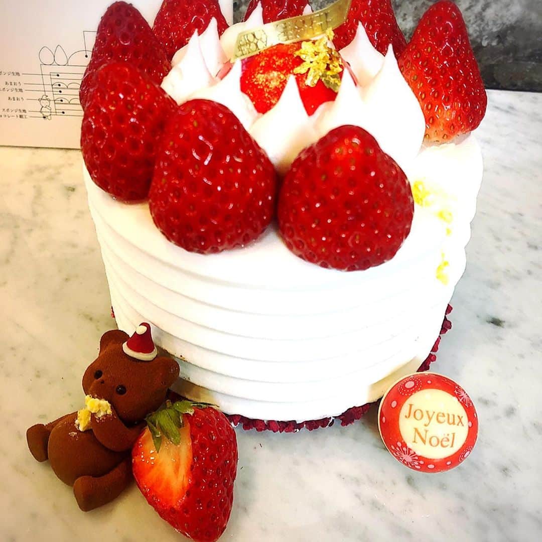 宮崎宣子さんのインスタグラム写真 - (宮崎宣子Instagram)「ルワンジ東京さんのケーキの展示会へ行ってきました。 ケーキが芸術的すぎて感動✨✨  可愛らしくてとても癒されます。 見ているだけでも飽きないし、 可愛すぎて食べられない🥺💕  #louangetokyo  #クリスマスケーキ #ケーキの展示会 #芸術的なケーキ #あきちゃんありがとう @louange_tokyo」12月10日 20時54分 - miyazaki_nobuko