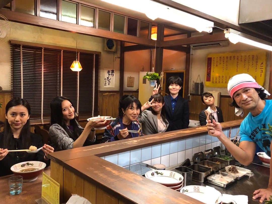 のインスタグラム：「＊﻿ #七人の秘書 最終回！﻿ まもなく‼️放送スタートです‼️﻿ ﻿ 一緒にカウントダウンしてくれた皆さま、﻿ 楽しみに待っていてくれた皆さま、﻿ ありがとうございます😭✨﻿ ﻿ 最終回は寂しいですが…﻿ ﻿ 七人の最終決戦を、﻿ ぜひ最後まで﻿ 一緒に見届けてください☺️！﻿ ﻿ #七人の秘書﻿ #ついに最終回💓﻿ #ラーメン萬での七人をお届け🍜﻿ #最後の﻿ #ラーメンが食べたくなる木曜日﻿ #一緒に楽しみましょう😊」