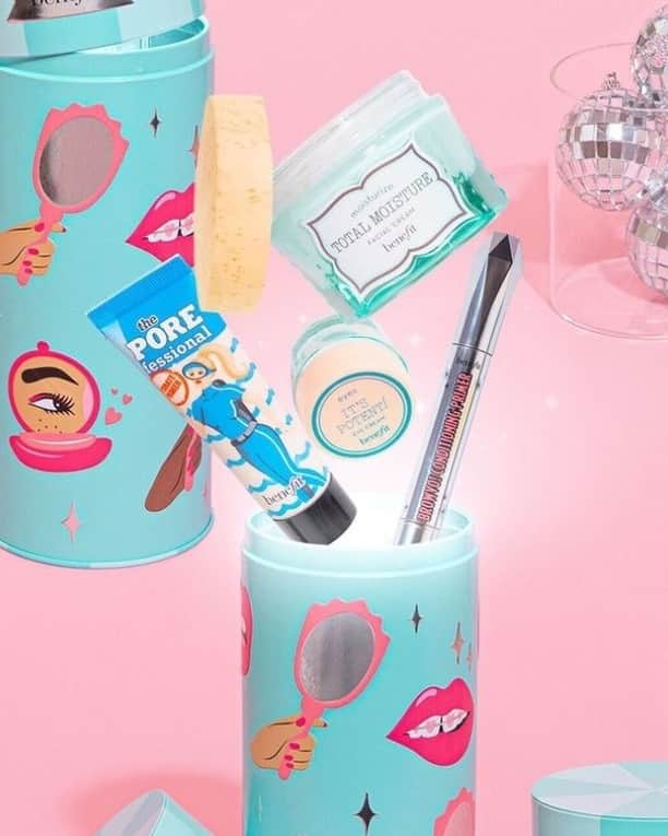 Benefit Cosmetics UKさんのインスタグラム写真 - (Benefit Cosmetics UKInstagram)「Skincare AND savings? We are SO here for it 👏 Our B.Right to Party set comes with a full-size Total Moisture, full-size POREfessional Hydrate primer, a mini Brow-Vo! Conditioner and a fun-size It's Potent ALL for £41.50 (worth over £77!) 😍」12月10日 21時00分 - benefitcosmeticsuk