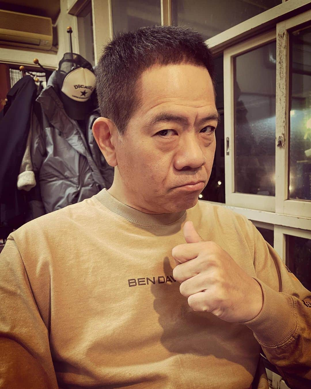 杉本知香さんのインスタグラム写真 - (杉本知香Instagram)「ゴリラと村田。😆🦍 ビフォアーの原西さん、生え際の白髪がしっかり写ってる🦍💦 iPhone12 Pro Maxすげー🦍💦  #中目黒美容室#iPhone12ProMax #FUJIWARA原西#FUJIWARA 🦍 #原西ゴリラ #とろサーモン村田#とろサーモン #村田秀亮  #シャバーニ　🦍」12月10日 21時01分 - sugimotoc