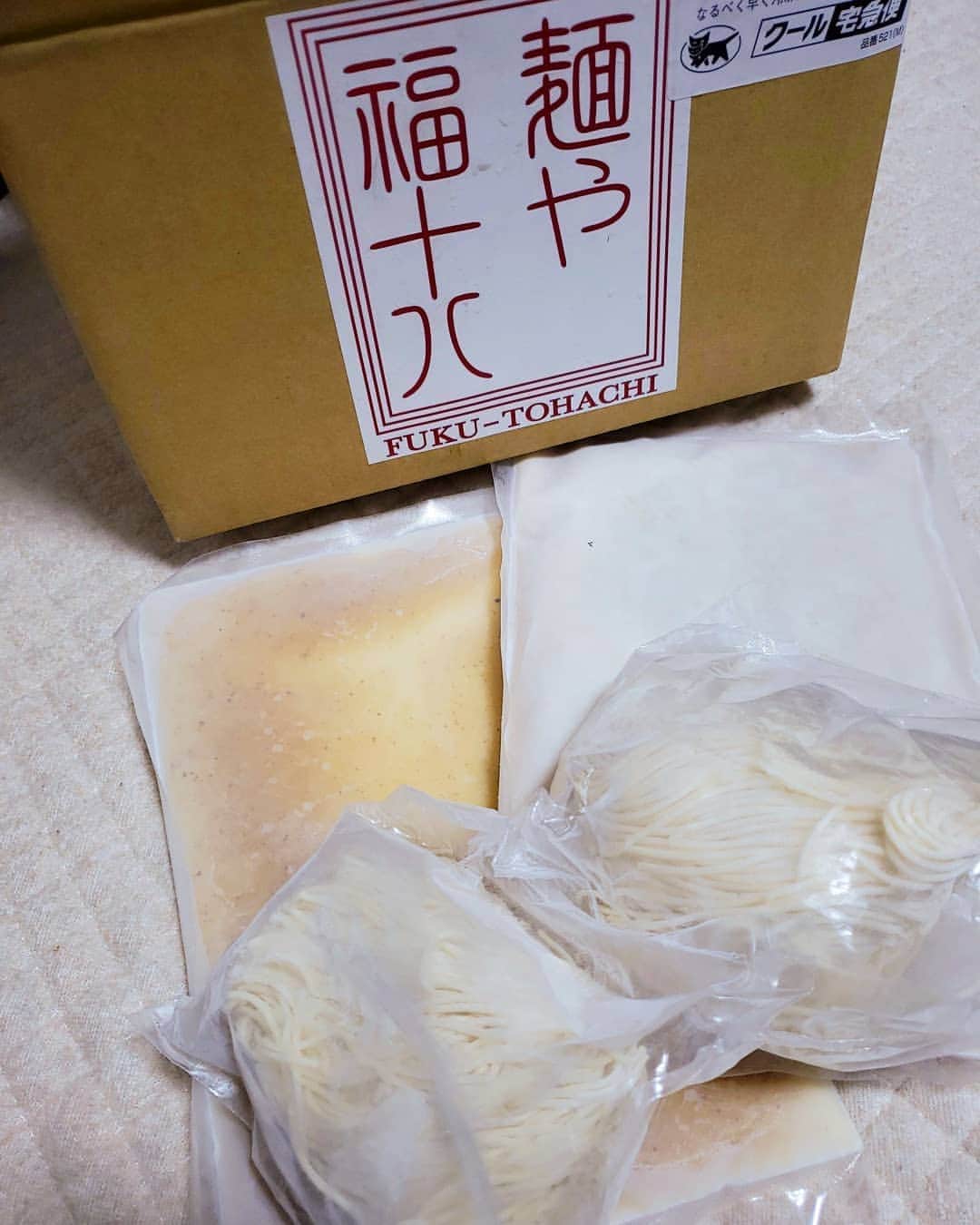 Hiromi Tomiiさんのインスタグラム写真 - (Hiromi TomiiInstagram)「. . 流行りの #ラーメン 　をおうちで食べる #宅麺　やってみた😊 . .  @cookpit.ramen . . 日本最大手のラーメンスープ卸販売のクックピット株式会社が、ご家庭向けにスープを販売開始したのー😊 国内のラーメン店数千店舗に卸販売をしているスープが、ご家庭で再現可能～ . . . 豚骨と、鶏白湯スープセットをたべたよん😊  セット内容は、 ・豚骨スープ ・鶏白湯スープ ・麺（2食) ※チャーシュー等の具材は含まれてないから、 コンビニで調達～😆 . . . 自分の力を勘違いするくらい上手にできちゃった😊 . . . #ヨガ好きな人と繋がりたい#ヨガライフ  #美味しいもの大好き#お取り寄せ #食べるの好きな人と繋がりたい #グルメ好きな人と繋がりたい　#グルメ #グルメ女子 #飯テロ  #グルメな人と繋がりたい#グルメスタグラム #食レポ　#デリスタグラム#みぃのお腹がGoogle」12月10日 21時02分 - hiromi.tomii