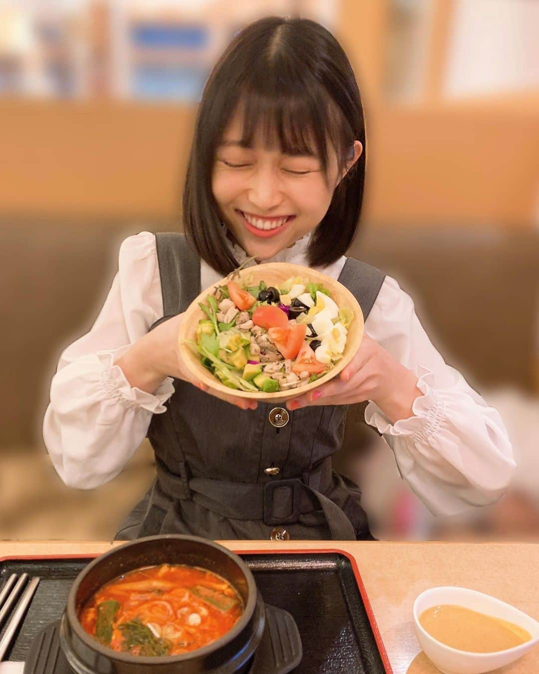 望月ひかりさんのインスタグラム写真 - (望月ひかりInstagram)「純豆腐(スンドゥブ)とコブサラダ！！！！美味〜！！！！！🤤  #アイドル #地下アイドル #ショートヘア #すっぴん #nomakeup #ショート女子 #ボブ #ボブヘアー #黒髪 #idol #黒髪ボブ #乃木坂46 #日向坂46 #坂道好きな人と繋がりたい #イコラブ  #fff #f4f ##lfl #フォロー返し #tokyo #japan #instagood #instagram #instalike #自撮り #写真好きな人と繋がりたい #純豆腐 #コブサラダ #東京純豆腐」12月10日 21時04分 - hikaringo_mochizuki