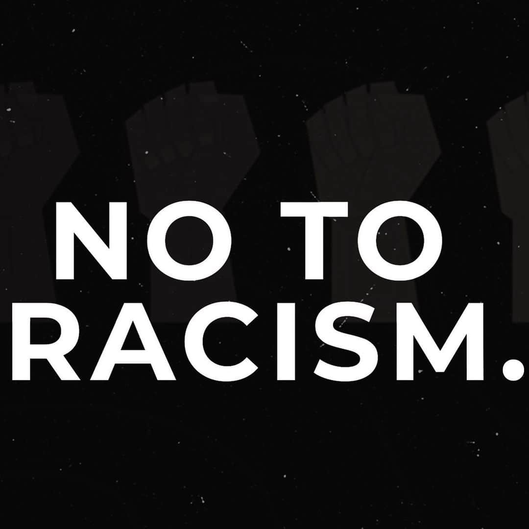 エリアカン・マンガラさんのインスタグラム写真 - (エリアカン・マンガラInstagram)「Today it's more than a topic, it's time to act.⁣ ⁣ #Notoracism & #Yestorespect ✊🏿✊🏼⁣ ⁣ ⁣ #notoracism #footballplayer #fairplay #peace #live #blackandwhite #equality #urbansoccer #respect #football #soccer #ucl」12月10日 21時10分 - eliamangala