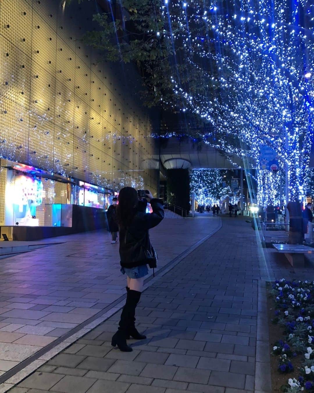 日下部美愛のインスタグラム：「イルミネーション綺麗だったなあ  #六本木 #イルミネーション #けやき坂イルミネーション  #photo #japan #model #me #hair #fashion #fashionblogger #makeup  #followme #instagood #camera #instadaily #dailylook #한국 #맞팔 #사진 #데일리 #데일리룩」