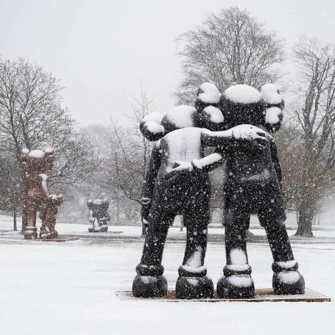 KAWSONEさんのインスタグラム写真 - (KAWSONEInstagram)「Good morning.. #Repost @yspsculpture ・・・ ADVENT DAY 1️⃣0️⃣⁠⠀ ⁠⠀ #ThrowbackThursday ⁠⠀ ⁠⠀ It's getting colder out there, and YSP Curator Sarah Coulson @sarahc_ysp has been looking back on a winter install for our KAWS exhibition in 2016:⁠⠀ ⁠⠀ "There’s no knowing how the weather will behave in Yorkshire. Snow is a possibility at almost any point in winter, so when planning an installation during these months there is always a chance you will face some challenging conditions. Our iconic KAWS exhibition certainly brought some freezing temperatures and blizzards upon its arrival in January 2016. ⁠⠀ ⁠⠀ With the show due to open at the beginning of February, the siting of six extraordinary, gigantic wooden sculptures in the landscape pressed on despite the cold. YSP’s highly skilled technical team worked alongside specialists in the installation of the artist’s work to carefully piece together these remarkable and beautifully crafted sculptures. ⁠⠀ ⁠⠀ The backdrop of snow created an incredible start to the life of the open-air element of KAWS’ exhibition with us, and it was a joy to see its subsequent evolution through the vibrant greens of spring and summer, into the golden hues of autumn, moving through the cycle of a year as it was enjoyed by hundreds of thousands of visitors.⁠"⁠⠀ ⁠⠀ 📷: All @jontywilde⁠⠀ ⁠⠀ 1) KAWS, ALONG THE WAY, 2013⁠⠀ 2) KAWS exhibition ⁠⠀ 3–7) KAWS installation⁠⠀ 8) KAWS, GOOD INTENTIONS, 2015⁠⠀ ⁠⠀ #KAWS @KAWS #Skarstedt @skarstedtgallery⁠⠀ #YSP #ArtWithoutWalls #Wakefield #Yorkshire #Sculpture #ThrowbackThursday #TBT #ArtAndNature #ContemporarySculpture #Snow #OutdoorGallery⁠」12月10日 21時25分 - kaws