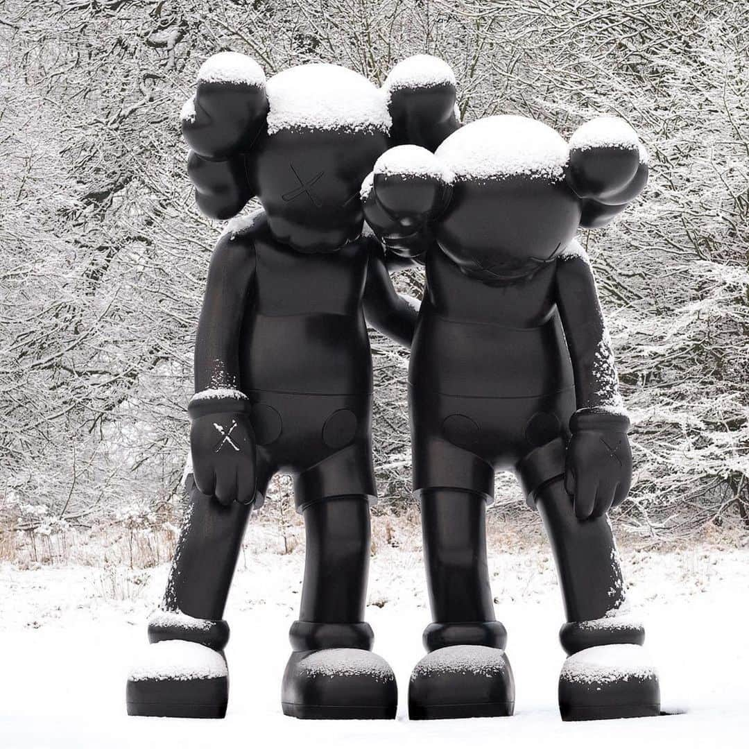 KAWSONEさんのインスタグラム写真 - (KAWSONEInstagram)「Good morning.. #Repost @yspsculpture ・・・ ADVENT DAY 1️⃣0️⃣⁠⠀ ⁠⠀ #ThrowbackThursday ⁠⠀ ⁠⠀ It's getting colder out there, and YSP Curator Sarah Coulson @sarahc_ysp has been looking back on a winter install for our KAWS exhibition in 2016:⁠⠀ ⁠⠀ "There’s no knowing how the weather will behave in Yorkshire. Snow is a possibility at almost any point in winter, so when planning an installation during these months there is always a chance you will face some challenging conditions. Our iconic KAWS exhibition certainly brought some freezing temperatures and blizzards upon its arrival in January 2016. ⁠⠀ ⁠⠀ With the show due to open at the beginning of February, the siting of six extraordinary, gigantic wooden sculptures in the landscape pressed on despite the cold. YSP’s highly skilled technical team worked alongside specialists in the installation of the artist’s work to carefully piece together these remarkable and beautifully crafted sculptures. ⁠⠀ ⁠⠀ The backdrop of snow created an incredible start to the life of the open-air element of KAWS’ exhibition with us, and it was a joy to see its subsequent evolution through the vibrant greens of spring and summer, into the golden hues of autumn, moving through the cycle of a year as it was enjoyed by hundreds of thousands of visitors.⁠"⁠⠀ ⁠⠀ 📷: All @jontywilde⁠⠀ ⁠⠀ 1) KAWS, ALONG THE WAY, 2013⁠⠀ 2) KAWS exhibition ⁠⠀ 3–7) KAWS installation⁠⠀ 8) KAWS, GOOD INTENTIONS, 2015⁠⠀ ⁠⠀ #KAWS @KAWS #Skarstedt @skarstedtgallery⁠⠀ #YSP #ArtWithoutWalls #Wakefield #Yorkshire #Sculpture #ThrowbackThursday #TBT #ArtAndNature #ContemporarySculpture #Snow #OutdoorGallery⁠」12月10日 21時25分 - kaws