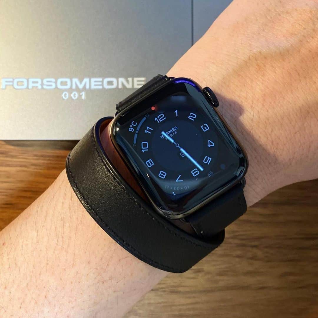小川哲史のインスタグラム：「またお世話になります🍎  #applewatch #hermes #forsomeone」