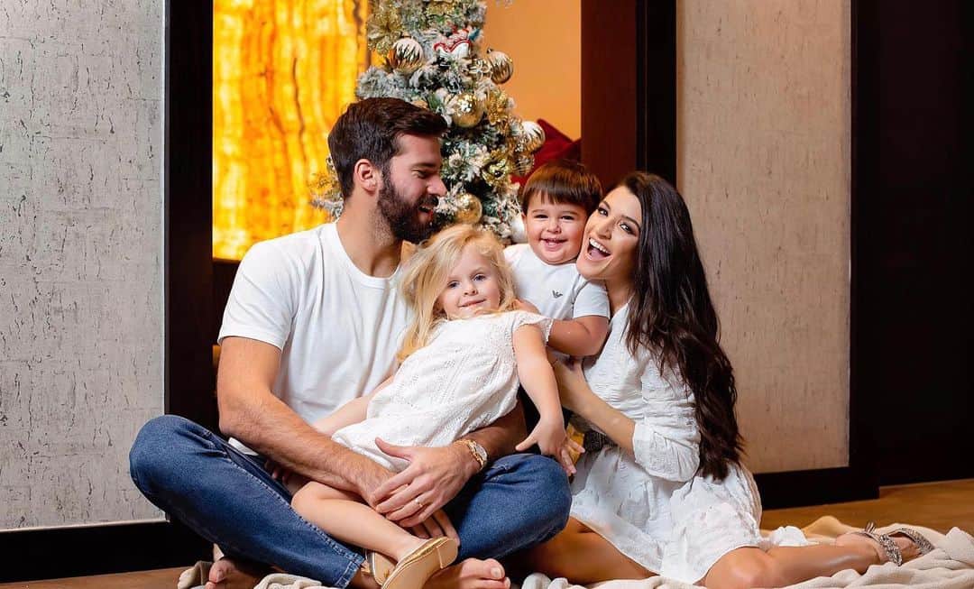 ナタリア・ベッカーのインスタグラム：「Minha benção! Minha família! ❤️🎄✝️」