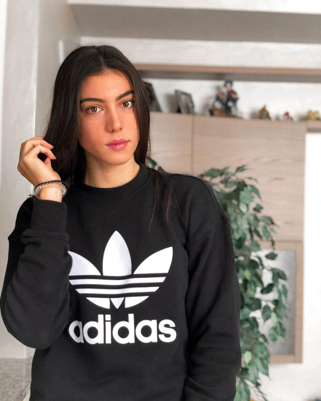 のインスタグラム：「🏡🏡🏡 #adidas #adv」