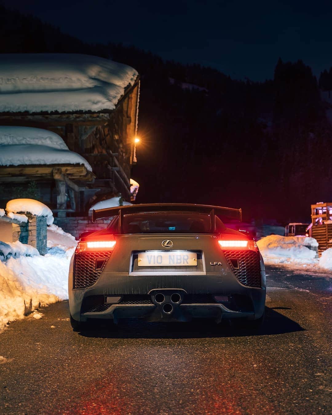 Lexus UKさんのインスタグラム写真 - (Lexus UKInstagram)「"It’s not every day you get to see a track-oriented car being driven to a ski town."  So, we're all officially jealous of @Lathouras_P, right? Click the link in our bio for the full story.  Photo credit: @AlexPenfold  #Lexus #Design #Automotive #LexusF #LFA #Supercar #CarDesign #CarsofInstagram #V10 #Art #10DaysofLFA」12月10日 21時34分 - lexusuk