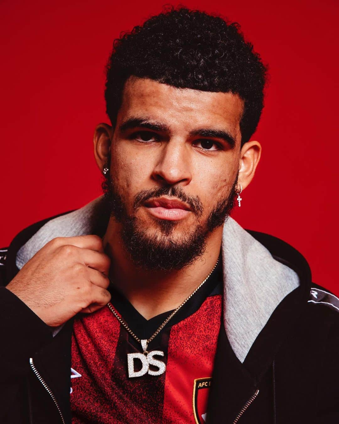 AFCボーンマスさんのインスタグラム写真 - (AFCボーンマスInstagram)「Introducing Saturday’s programme cover star ⭐️💫 Looking on point, @solanke 🔥 #DS9 #afcb 🍒」12月10日 21時34分 - afcb