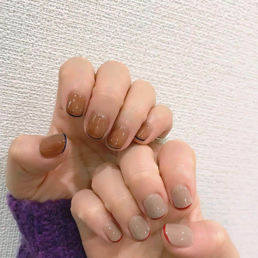 なかやまちえこのインスタグラム：「色違いネイル✨⠀ ⠀ （色はmixして作りました。先端はネイビーとボルドー）⠀ #nail #nails #nailart #ネイル #美甲 #ネイルアート  #japanesenailart #manucure #japanesenails #manicurist #gelnails #أظافر #네일아트 #미용 #vẽmóng #ngườiđẹp  #เพ้นท์เล็บ #искусствоногтя #artedeuñas #เพ้นท์เล็บเจล #ジェルネイルデザイン #ネイルデザイン #senikuku #nagelkunst #細フレンチネイル #アシメネイル #橋本愛奈 ちゃん @aina_hashimot」