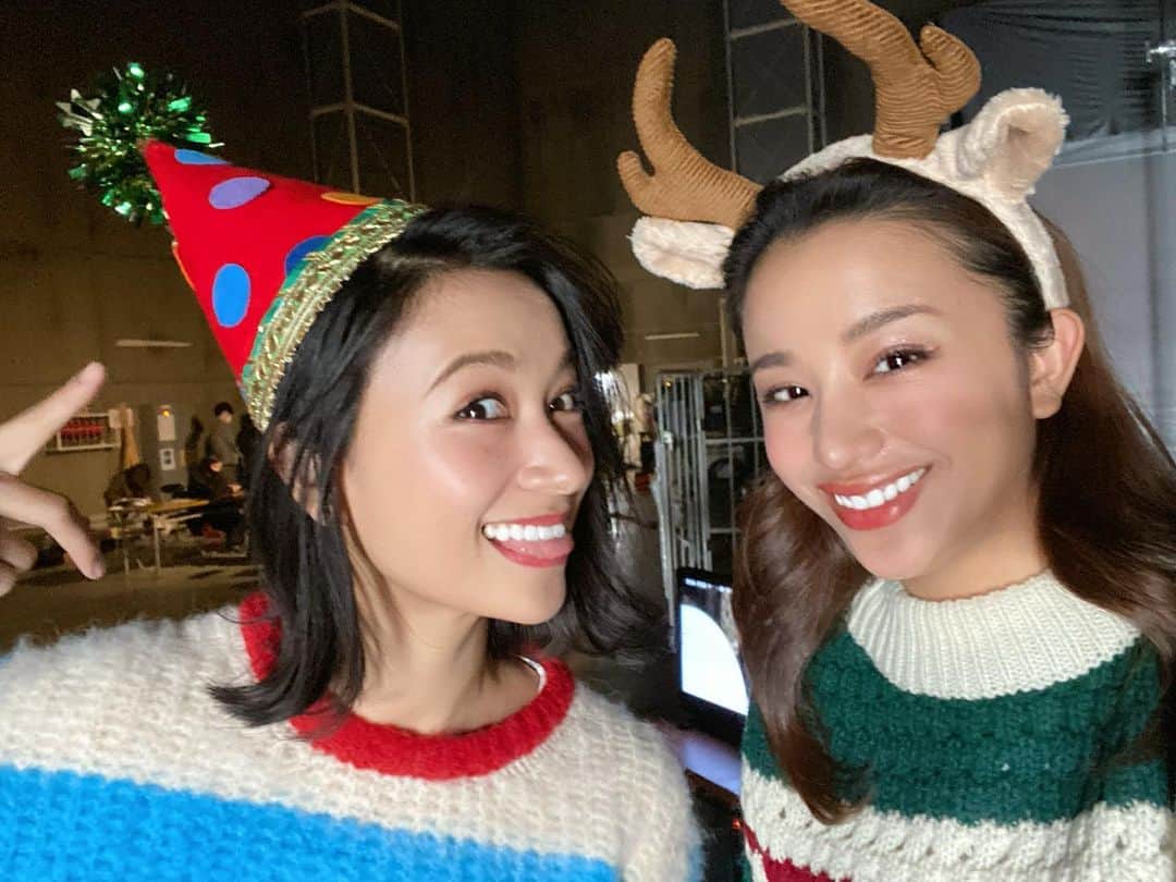 のインスタグラム：「メルカリ♪ #メルカリ #どんだけ運ええねん #高橋姉妹 #cmshooting」