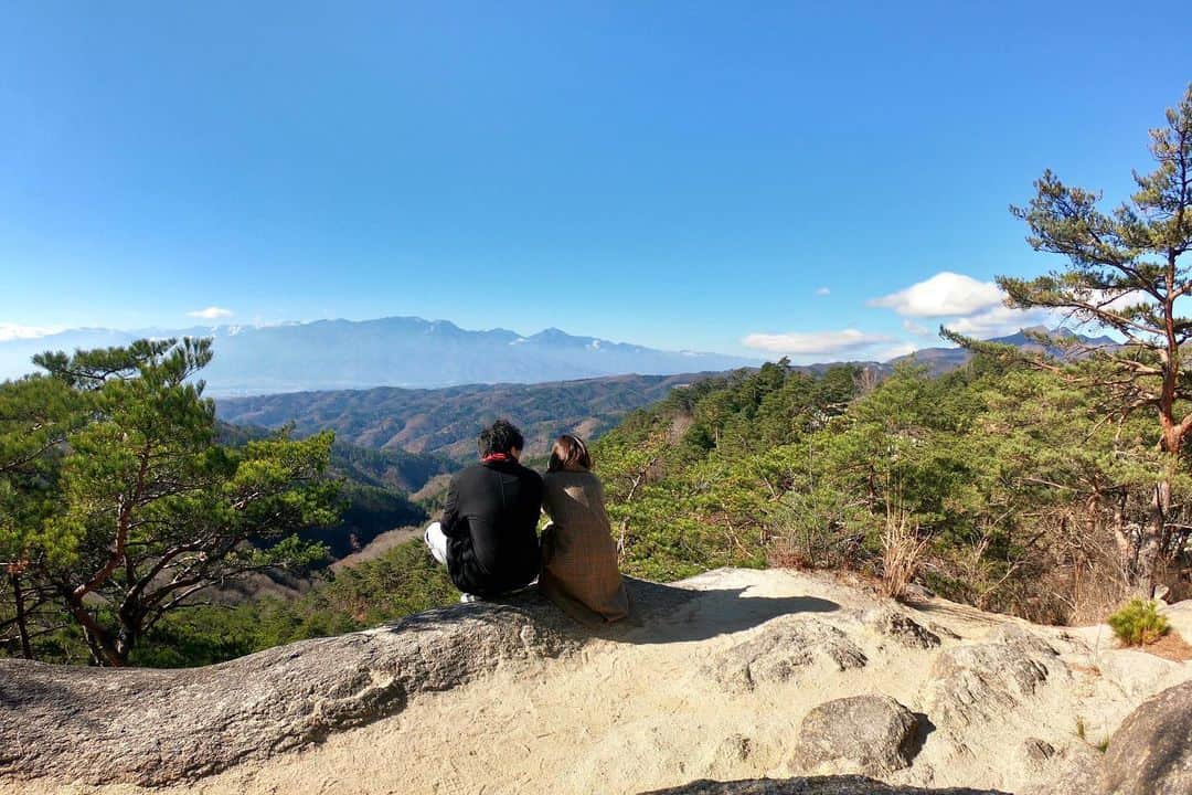 石松大晟さんのインスタグラム写真 - (石松大晟Instagram)「・﻿ 昇仙峡🏔﻿ ﻿ 誕生日の1日目に連れて行ってもらった昇仙峡🏔﻿ 岩もあるみたいだけど今回は観光で。﻿ 到着してからは岩のことなんか秒で忘れてはしゃぎまくり😂﻿ 景色めっちゃ良いし、﻿ 川沿いに遊歩道があって歩きやすいし、﻿ 富士山見えるしで最高すぎた👏﻿ ﻿ #富士山 #昇仙峡 #富士山 #山梨観光 #camera #canon #photo」12月10日 22時01分 - taiseiishimatsu