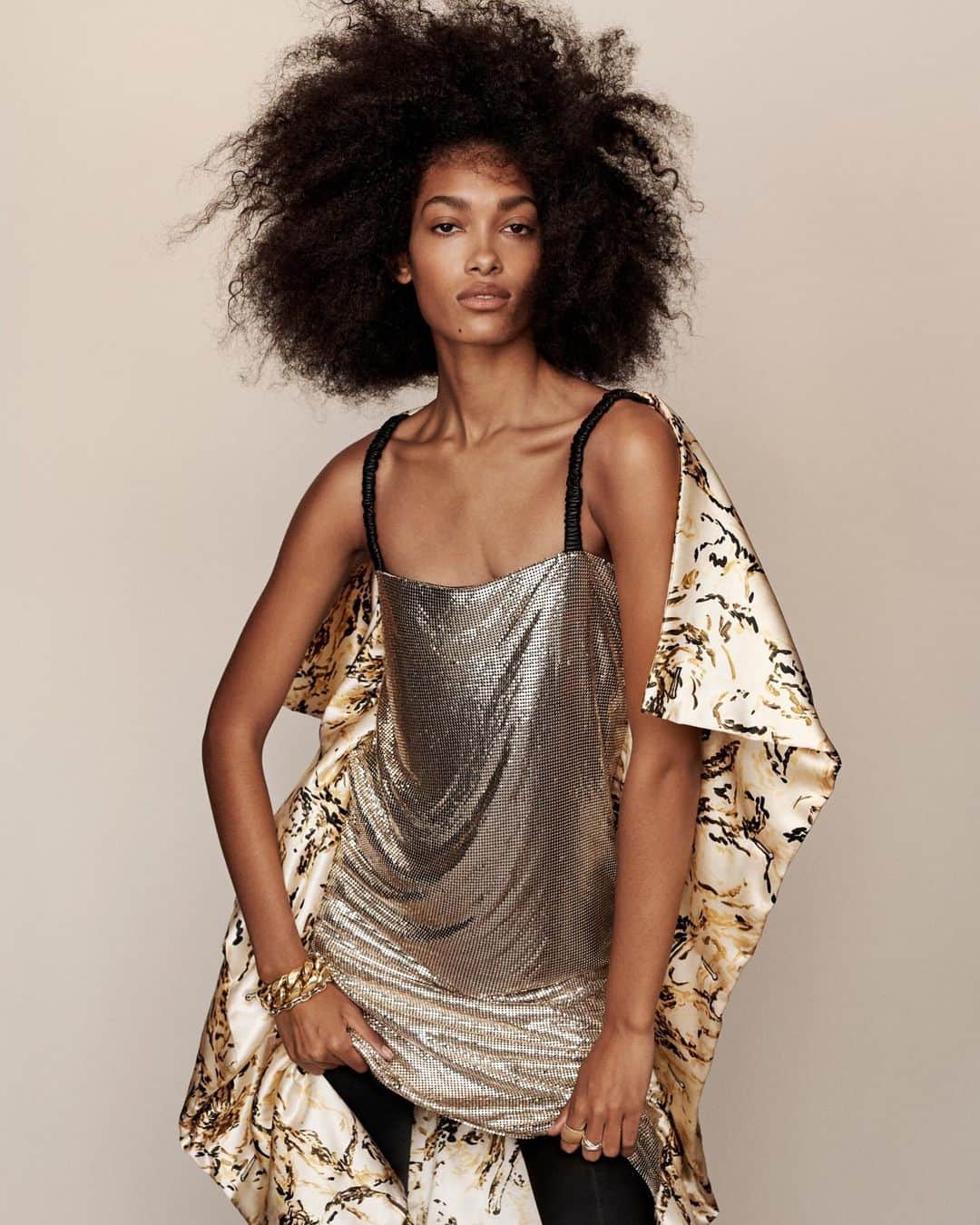 プロエンザスクーラーのインスタグラム：「All that shimmers  Proenza Schouler Fall Winter 2020 in @unconditionalmagazine Photography @alexandranataf Styling @ilona_hamer @marleekbell #proenzaschouler」