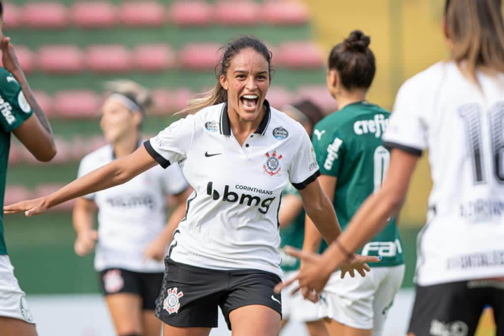 コリンチャンスさんのインスタグラム写真 - (コリンチャンスInstagram)「HOJE TEM CORINTHIANS FEMININO!⠀ ⠀ Nossas campeãs do @corinthiansfutebolfeminino entram em campo e disputam o Derby de volta da semifinal do @paulistaofeminino, às 16h, na Arena Barueri! A transmissão será no Facebook do Corinthians Feminino! ⚫⚪⠀ ⠀ 📸 Rebeca Reis⠀ ⠀ #RespeitaAsMinas⠀ #VaiCorinthians」12月10日 22時03分 - corinthians