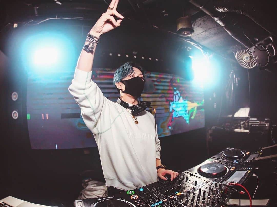 DJ FUMIのインスタグラム：「三枚目が完全に種も仕掛けもない人」