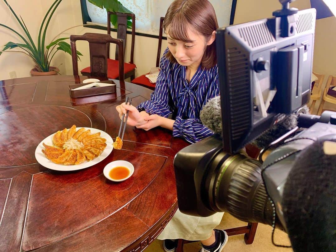 太田紅葉さんのインスタグラム写真 - (太田紅葉Instagram)「こんばんは🍁  今日はあるロケに行って来たのですが、初めての「箸上げ」に挑戦しました！  食レポシーンなどでよく見られる、食材を箸などで持ち上げる映像なんですが、 実際はこんな風に撮っているんです😳  プルプル震えてしまうとダメなので、超集中！！ 本番は、一発OK頂きました！✨  #DaiichiTV #静岡第一テレビ #アナウンサー #女子アナウンサー #新人アナウンサー #女子アナ #太田紅葉 #紅葉 #静岡県 #静岡  #日テレ系 #箸上げ #初めて #餃子 #浜松餃子」12月10日 22時05分 - kurehaota_