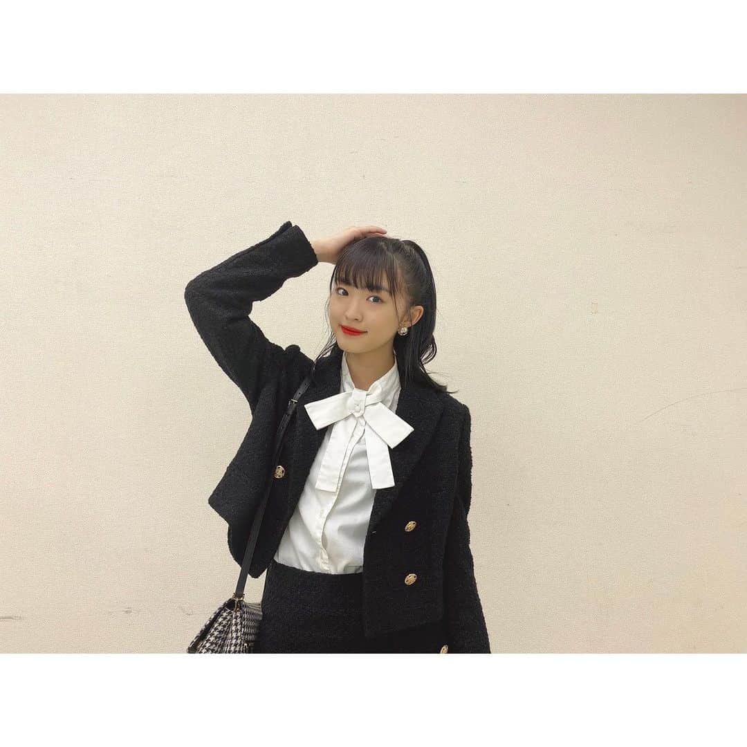 のインスタグラム：「💙 たこクリ新衣装が可愛すぎて、着るのがめちゃめちゃ楽しみ……🐈‍⬛💕 アイドルの衣装ってキュンキュンしますよねっ 今回はそんなキュンキュン系の衣装あります🧸 ｢たこ虹クリスマス2020｣、かわいいたこ虹見に来てください💓 お早めにっっっ #まいんすたぐらむ #たこやきレインボー #たこ虹 #春名真依 #まいまい」
