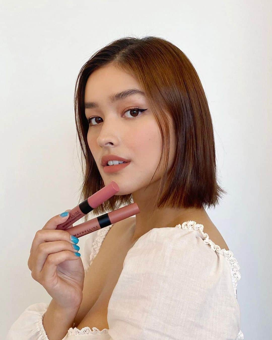 リザ・ソベラーノさんのインスタグラム写真 - (リザ・ソベラーノInstagram)「I have some very exciting news for my fellow makeup lovers! For the first time ever, @maybellinephshop’s Sensational Liquid Matte Lip Tint will be on SALE for BUY 2 TAKE 2 in Lazada and Shopee this December 12 💄💄 All you have to do is add to cart any FOUR (4) Sensational Liquid Matte Lip Tint, check out from 12AM-2AM on December 12, and your discount will automatically be applied in your purchase!   I cannot contain my excitement because I super love these lip tints! <3 They are so pigmented, lightweight, and is a great multi-purpose product. Did I mention that it is the most TRANSFER-PROOF lip tint I have every tried? Yup! I am not kidding so better buy your own Sensational Liquid Matte Lip Tint now! Click the link on my bio to add the cart NOW and don't forget to check out on December 12, 12AM-2AM 😉 @maybellinephshop #MaybellineLipTint #MaybellinePH #SensationalLiquidMatte」12月10日 22時10分 - lizasoberano