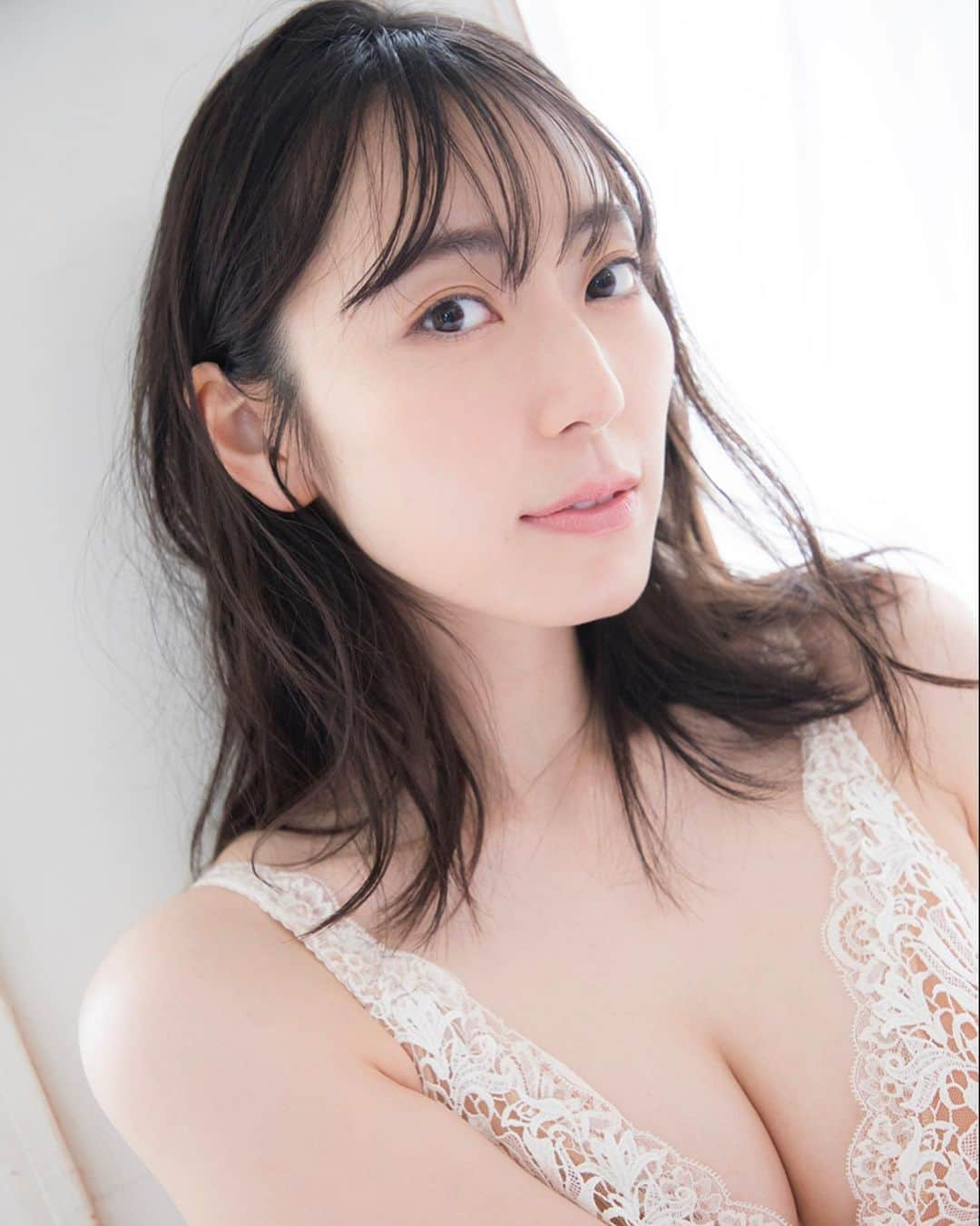 松井咲子さんのインスタグラム写真 - (松井咲子Instagram)「1/18に発売される写真集のAmazon予約が本日から開始されています！ よろしくお願いします♡  #松井咲子写真集」12月10日 22時21分 - sakiko___official