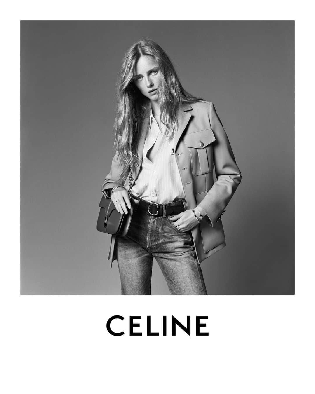 Celineさんのインスタグラム写真 - (CelineInstagram)「CELINE SPRING 21 CELINE 16 CHAIN BAG IN CAMEL LEATHER  COLLECTION AVAILABLE IN STORE AND AT CELINE.COM   RIANNE PHOTOGRAPHED BY @HEDISLIMANE IN SAINT-TROPEZ IN JUNE 2020   #CELINE16 #CELINEBYHEDISLIMANE」12月10日 22時28分 - celine