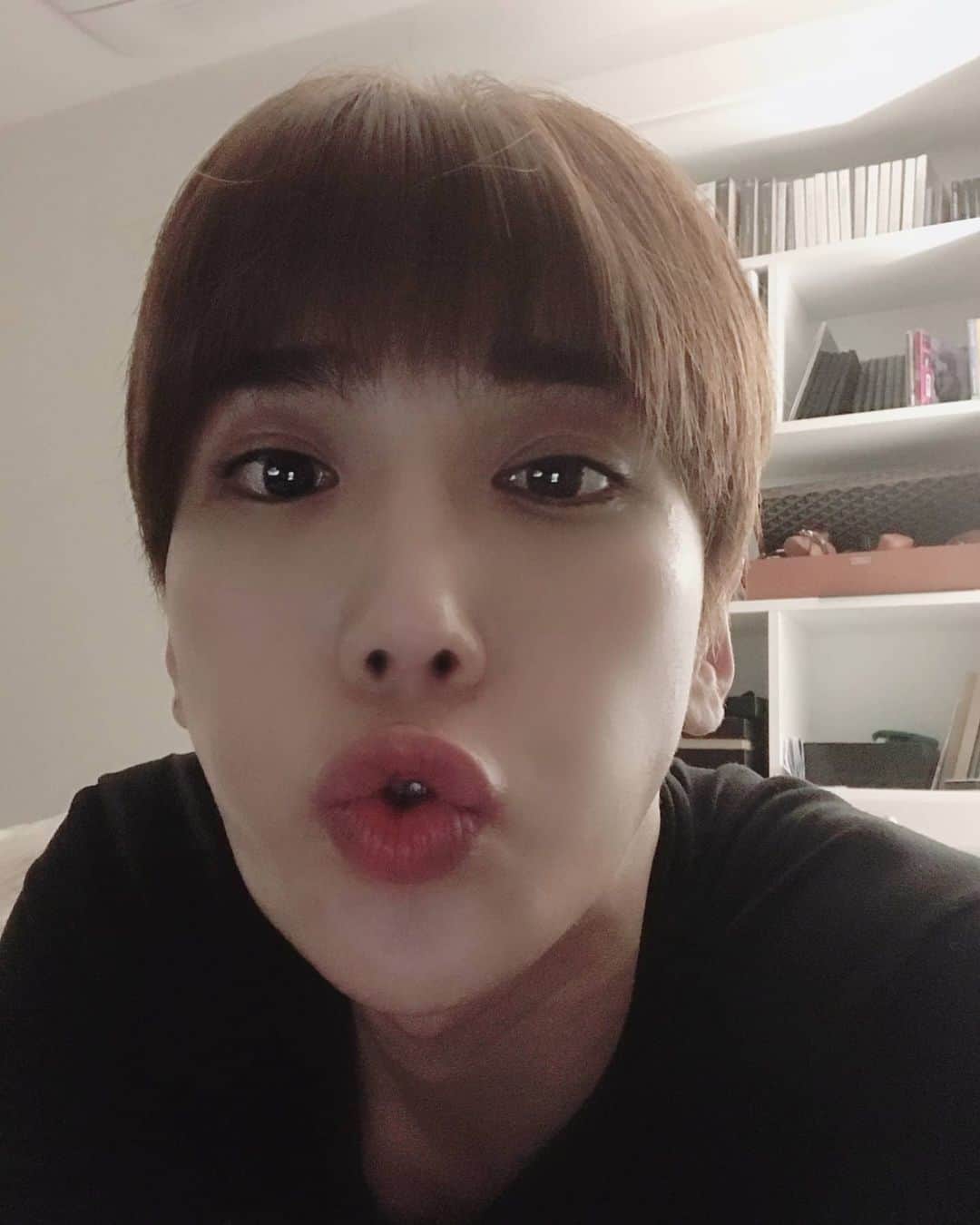パク・ジョンミンのインスタグラム：「ㅇ.ㅇ   💋   당당한 내복패션ㅎ 츄어~」