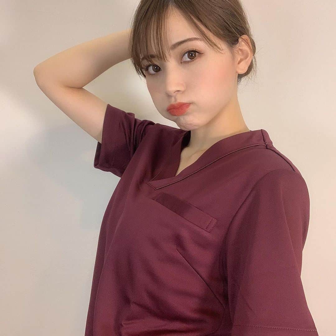 蒼乃茜さんのインスタグラム写真 蒼乃茜instagram かっこいいナース服着れました オペ看ぽくて かっこよい 看護師カタログナースリーで購入できます 病棟は同じスクラブだけど 白が基本だから 色付きの着れるのはテンションが上がります 基本的にマスクし