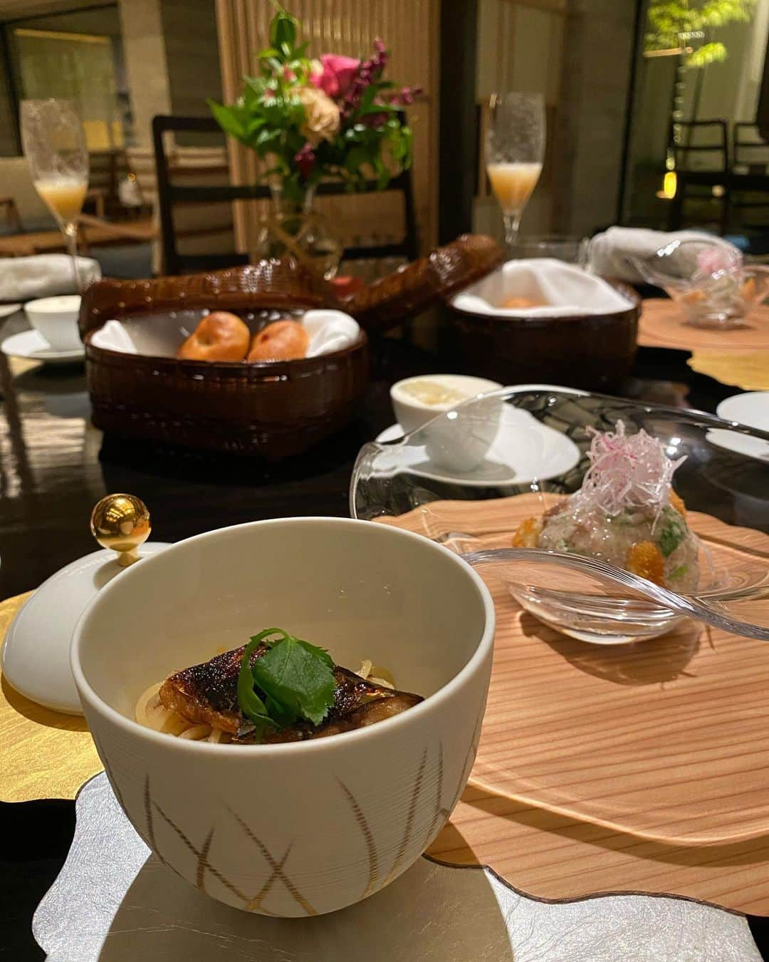 瀧口杏耶さんのインスタグラム写真 - (瀧口杏耶Instagram)「#ひらまつ京都 🍝 * ホテルご飯の最高峰かもしれない〜 ここのイタリアンすごく好き！❤︎ * 燻製ホイップバターが美味しくてパン完食しちゃった🥖 近くにあったらたくさん女子会利用するのにな〜☺️ * #ラルーチェ#ホテルディナー#ホテルご飯#京都の紅葉#ホテルステイ#アフタヌーンティー#ホテル好き#京都烏丸#ラグジュアリーホテル#ホテルラウンジ#長楽館#ステイケーション#hiramatsukyoto#hiramatsu#hiramatsuhotels」12月10日 22時38分 - aya_0429