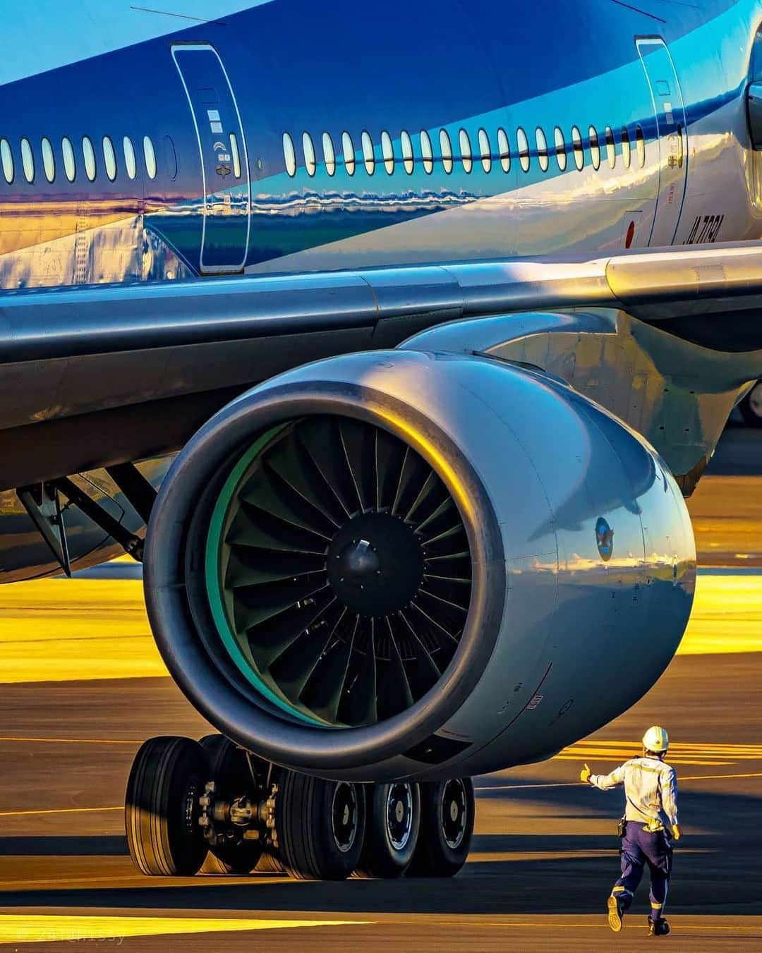 All Nippon Airwaysさんのインスタグラム写真 - (All Nippon AirwaysInstagram)「We gotta jet! 🛫  📷: @keos_nissy #Regram #FlyANA」12月10日 22時53分 - allnipponairways