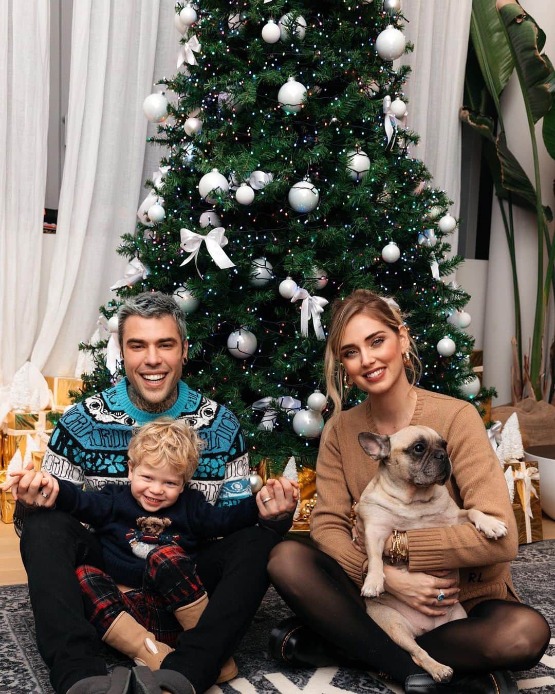 フェデスのインスタグラム：「Il prossimo Natale saremo in 5 🤗💖🎄」