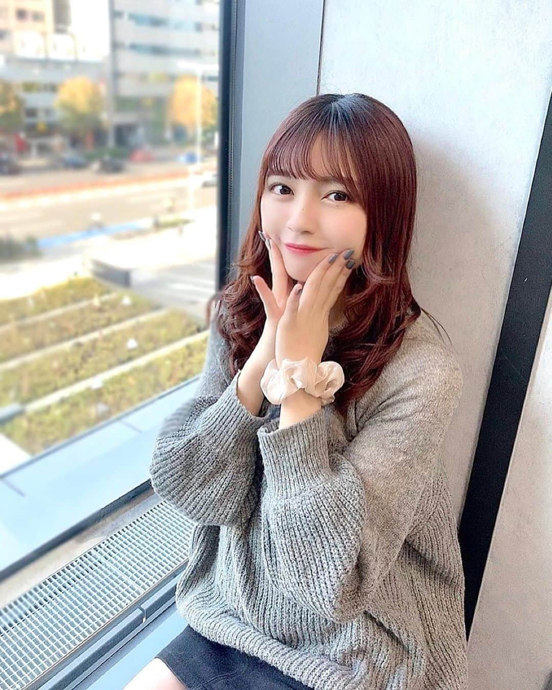 廣川奈々聖さんのインスタグラム写真 - (廣川奈々聖Instagram)「寒くなってきたね﻿ 今年はクリスマスマーケット行きたい〜¨̮🎄﻿☁ ﻿ ﻿ ﻿ ﻿ ﻿ ﻿ ( Message in English )﻿ Winter has come and it's getting colder in Japan.❄️﻿ I dislike winter because I dislike the cold weather. :'-(﻿ But, I’m looking forward to the illuminations!✧*﻿ ﻿ ﻿ ﻿ ﻿ ﻿ ﻿ ﻿#最近いつも#シュシュ#腕についてる#😃#かわいいから良いか @wasuta.world」12月10日 22時49分 - nanaseven7_u_u