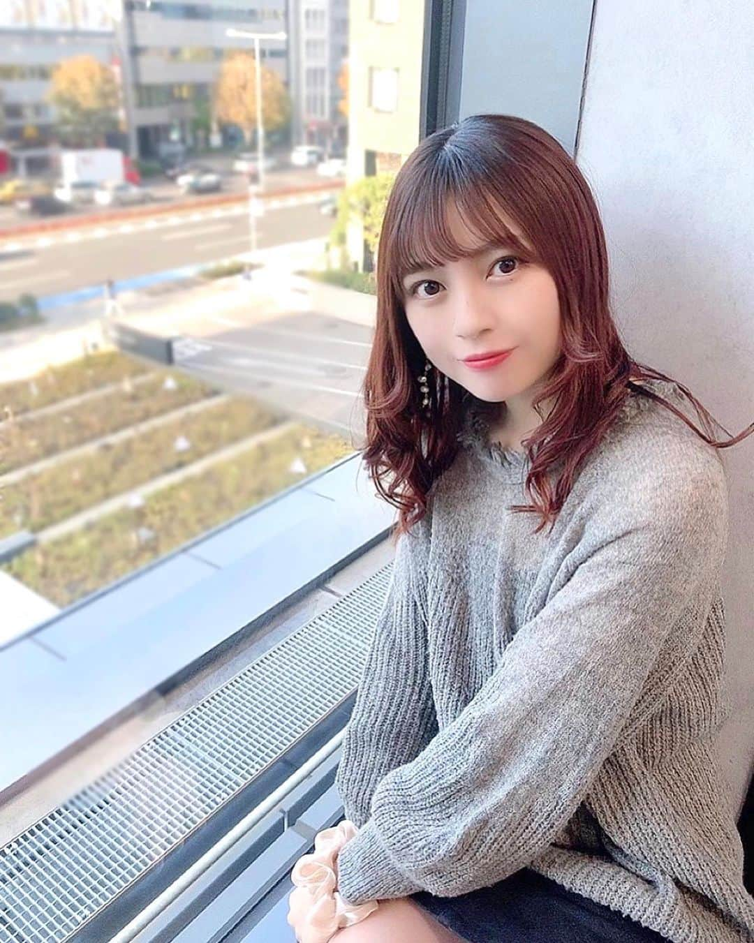 廣川奈々聖さんのインスタグラム写真 - (廣川奈々聖Instagram)「寒くなってきたね﻿ 今年はクリスマスマーケット行きたい〜¨̮🎄﻿☁ ﻿ ﻿ ﻿ ﻿ ﻿ ﻿ ( Message in English )﻿ Winter has come and it's getting colder in Japan.❄️﻿ I dislike winter because I dislike the cold weather. :'-(﻿ But, I’m looking forward to the illuminations!✧*﻿ ﻿ ﻿ ﻿ ﻿ ﻿ ﻿ ﻿#最近いつも#シュシュ#腕についてる#😃#かわいいから良いか @wasuta.world」12月10日 22時49分 - nanaseven7_u_u