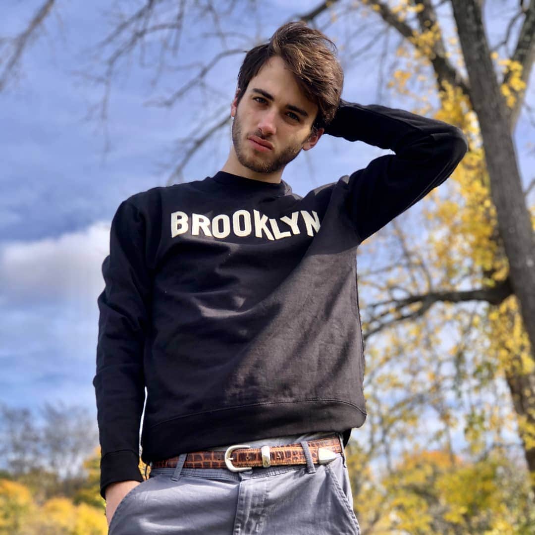 ブルックリンインダストリーズのインスタグラム：「Aslan in the restocked Captain Crew Neck. Appliqued in the USA. #brooklynindustries #liveworkcreate」