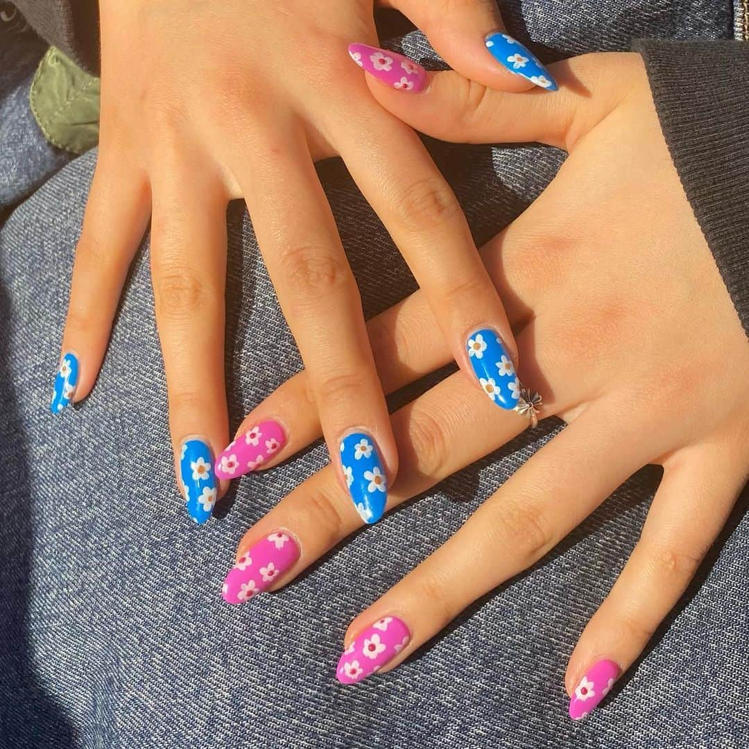 長谷川ジェニファーミラさんのインスタグラム写真 - (長谷川ジェニファーミラInstagram)「💓💙 #flowernails」12月10日 22時51分 - jenmilaa