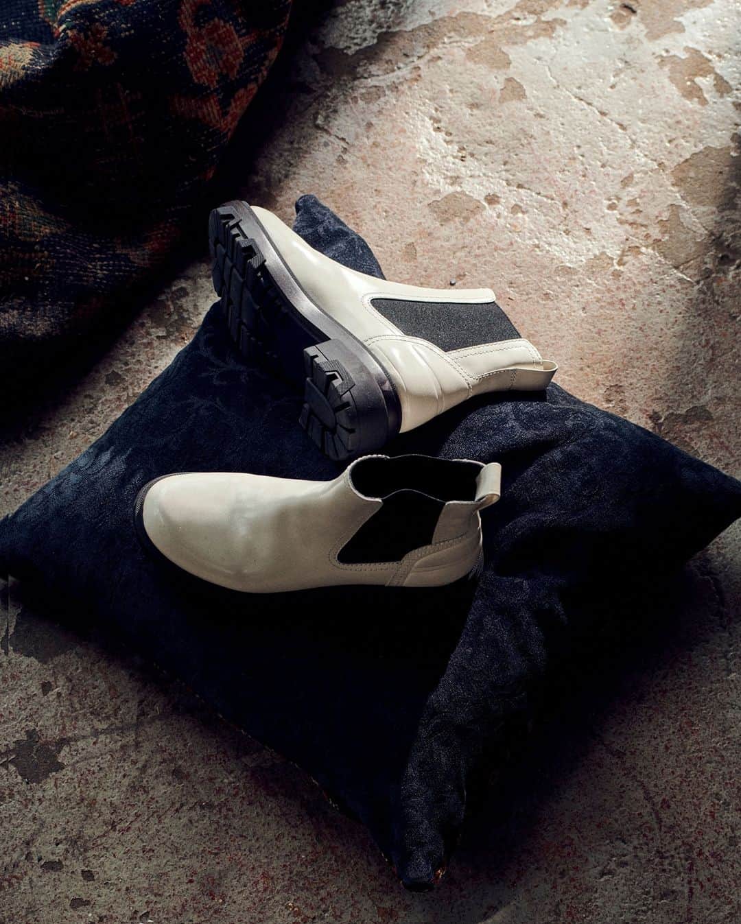 のインスタグラム：「Timeless, with a twist. The newest addition to our collection of iconic boots, Shaye is a lug sole Chelsea boot with an ergonomic toe and a stacked leather wrapped platform mid sole — for drama.」