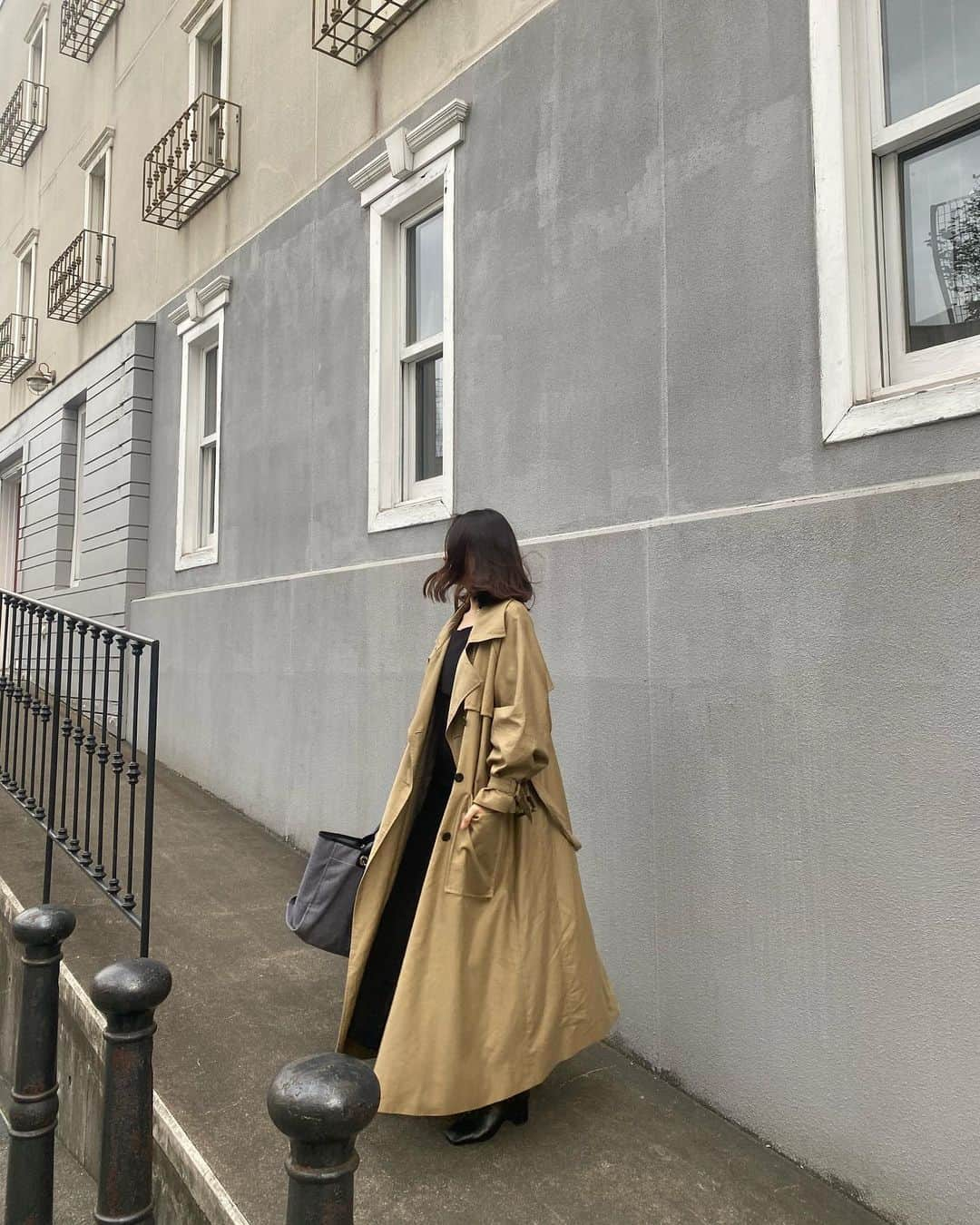 廣瀬なつきさんのインスタグラム写真 - (廣瀬なつきInstagram)「DRESS TRENCH COAT 🎄こんなに用尺あって、丈も長いトレンチ探しても絶対ないよね　それが可愛い💕」12月10日 23時08分 - i_am_na2coooo