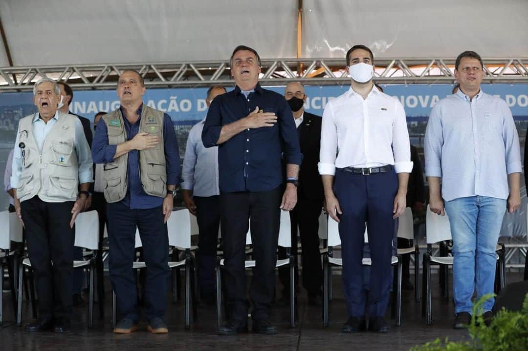 ジルマ・ルセフのインスタグラム：「O Presidente Jair Bolsonaro está em Porto Alegre (RS) para participar da cerimônia de inauguração do eixo principal da Nova Ponte do Guaíba. Fotos: Alan Santos/PR」